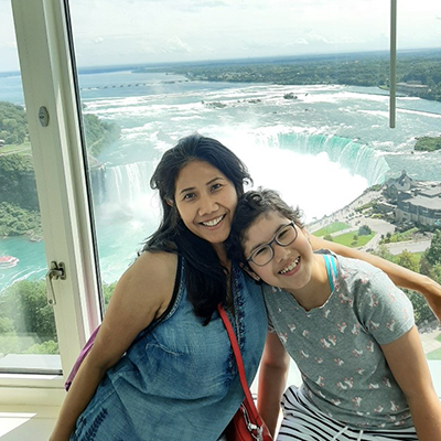 Yuniarti and Ney visit Niagara Falls 